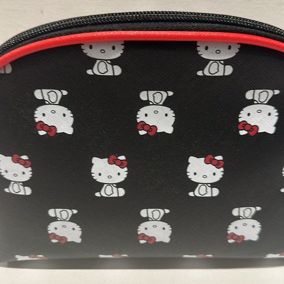 NWT Hello Kitty waterproof Makeup Bag. - Picture 2 of 4